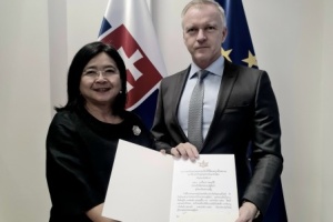 <strong>Read more about</strong><br />เอกอัครราชทูตฯ ยื่นสำเนาพระราชสาส์นตราตั้งต่อนาย Igor Maukš  อธิบดีกรมพิธีการทูต กระทรวงการต่างประเทศแห่งสาธารณรัฐสโลวัก เอกอัครราชทูตฯ ยื่นสำเนาพระราชสาส์นตราตั้งต่อนาย Igor Maukš  อธิบดีกรมพิธีการทูต กระทรวงการต่างประเทศแห่งสาธารณรัฐสโลวัก